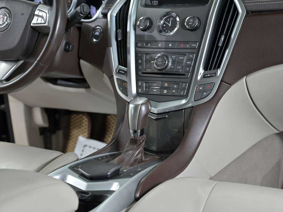 Cadillac SRX с пробегом — 2010 год. Фото: #13