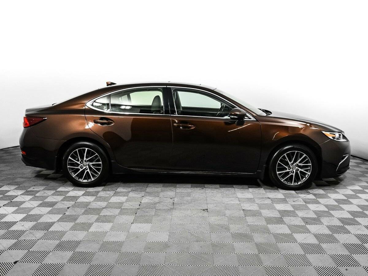 Lexus ES с пробегом — 2016 год. Фото: #3