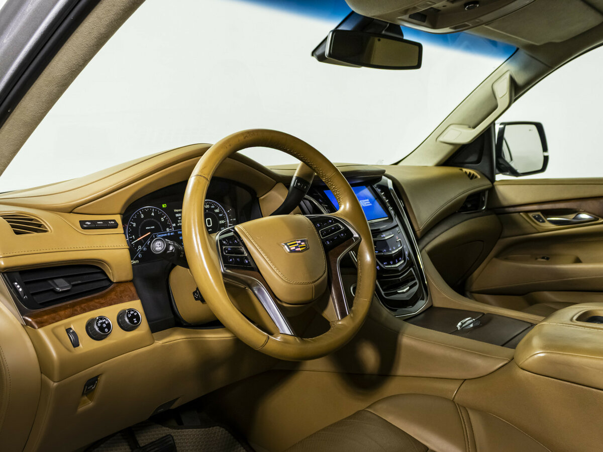 Cadillac Escalade с пробегом — 2015 год. Фото: #9