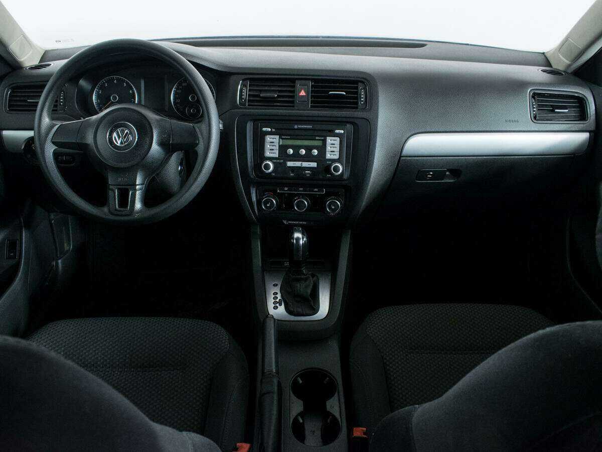 Volkswagen Jetta с пробегом — 2012 год. Фото: #11