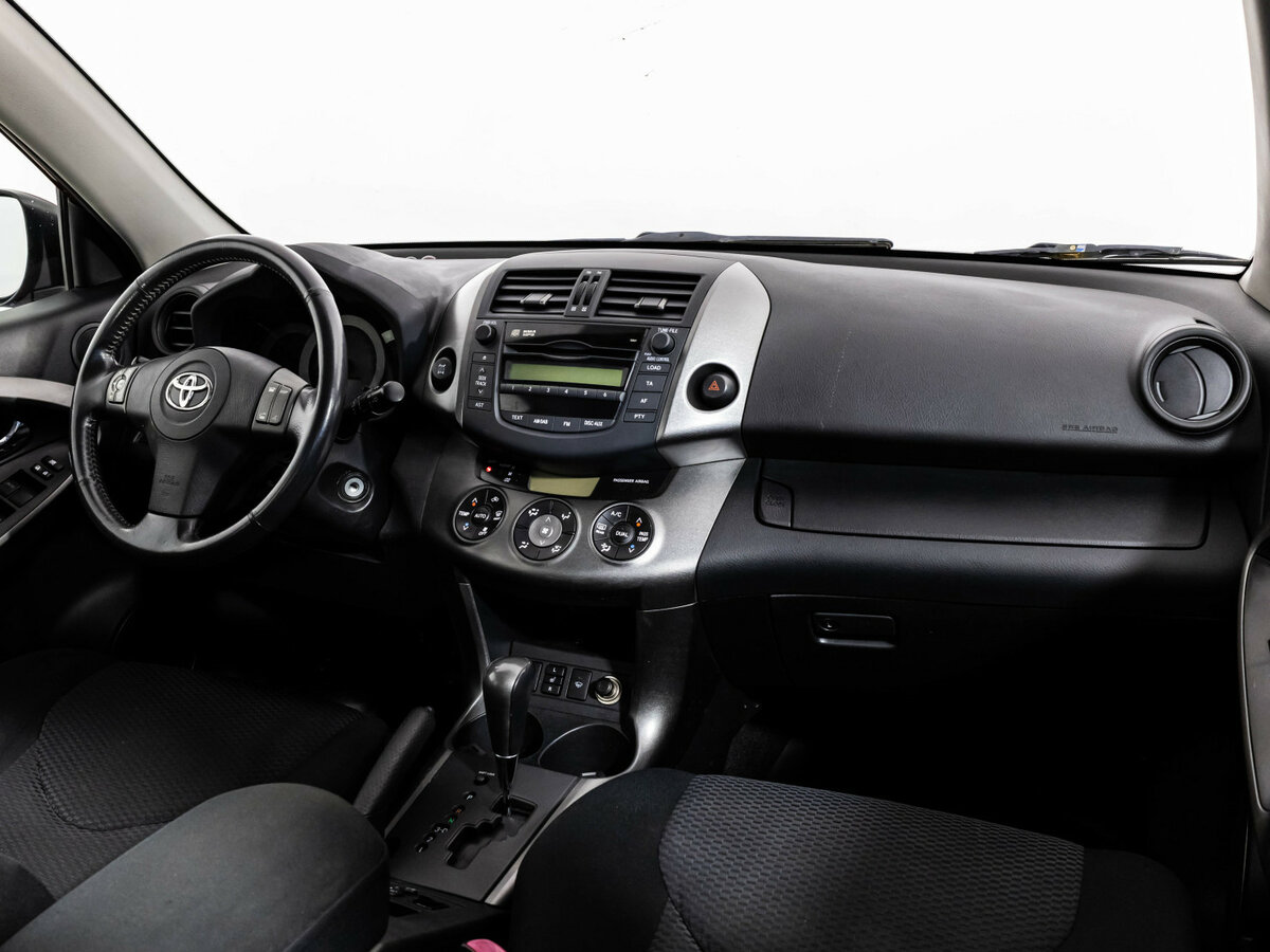 Toyota RAV4 с пробегом — 2010 год. Фото: #10