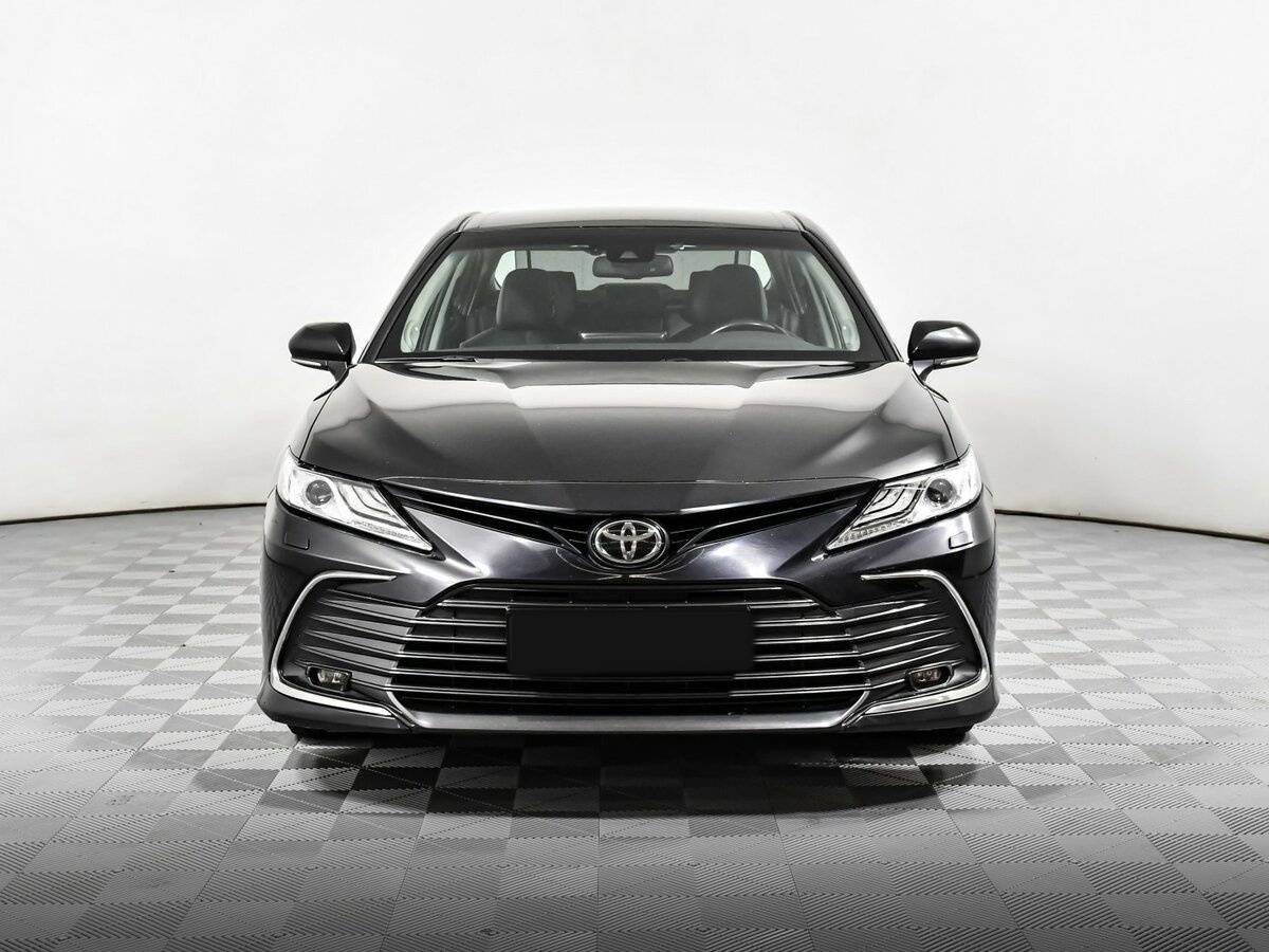 Toyota Camry с пробегом — 2021 год. Фото: #1