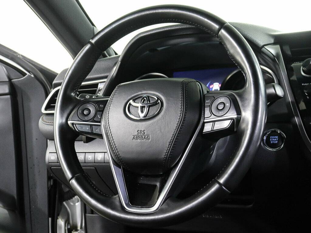 Toyota Camry с пробегом — 2018 год. Фото: #15