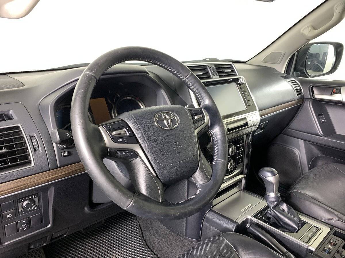 Toyota Land Cruiser Prado с пробегом — 2018 год. Фото: #10