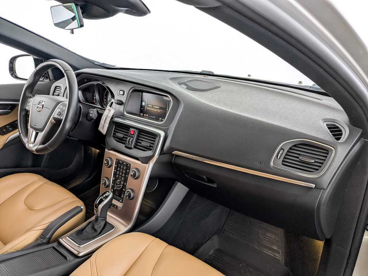 Volvo V40 с пробегом — 2018 год. Фото: #10