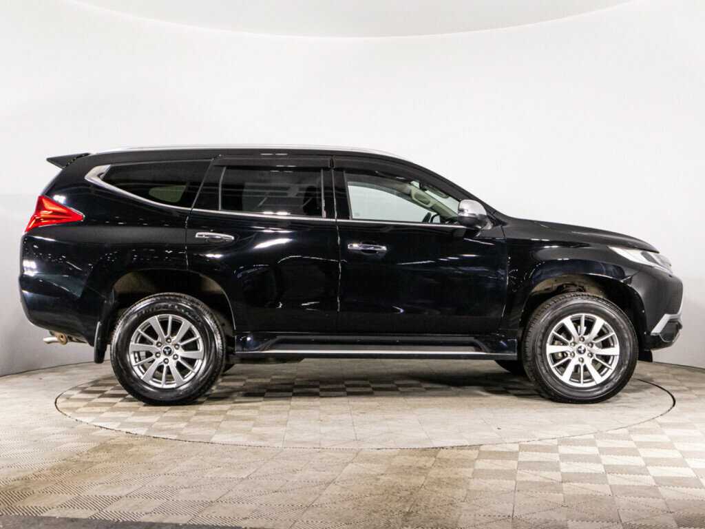 Mitsubishi Pajero Sport с пробегом — 2016 год. Фото: #3