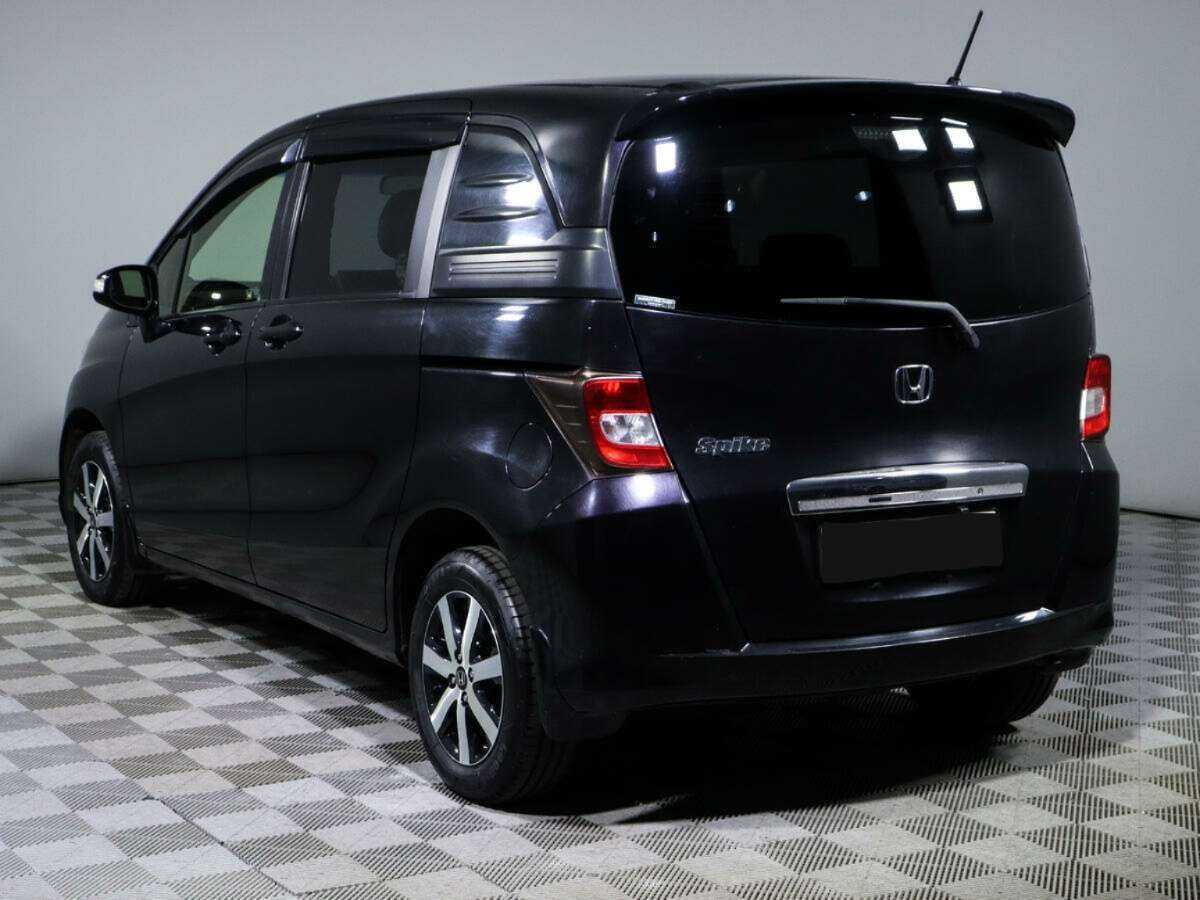 Honda Freed с пробегом — 2012 год. Фото: #4