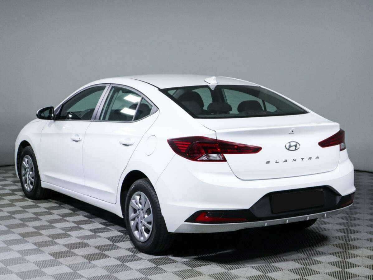Hyundai Elantra с пробегом — 2020 год. Фото: #5
