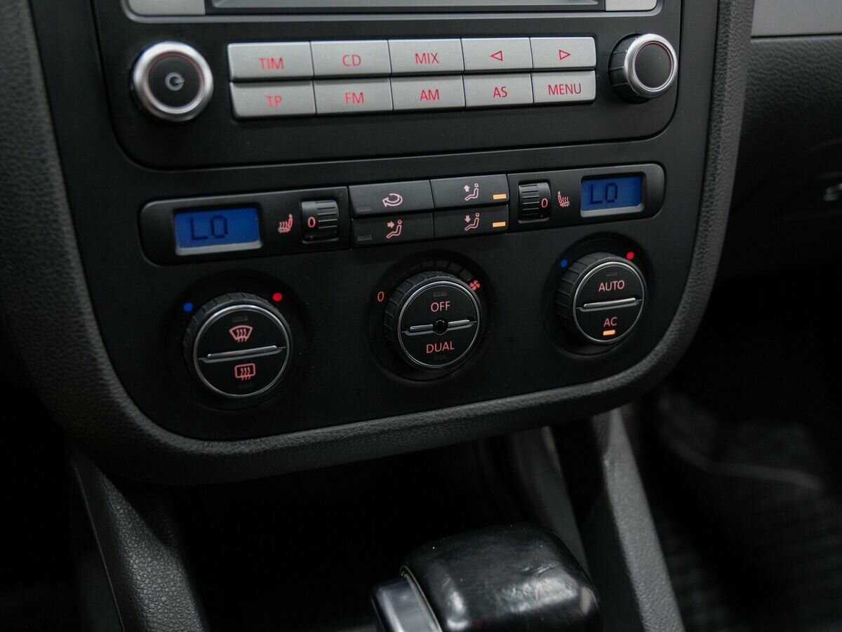 Volkswagen Golf с пробегом — 2008 год. Фото: #17