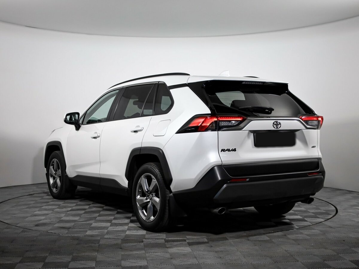 Toyota RAV4 с пробегом — 2019 год. Фото: #2
