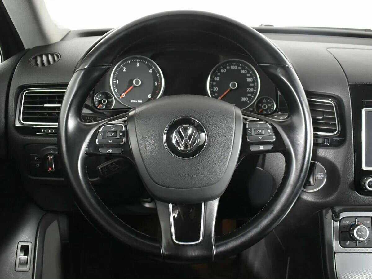Volkswagen Touareg с пробегом — 2014 год. Фото: #6