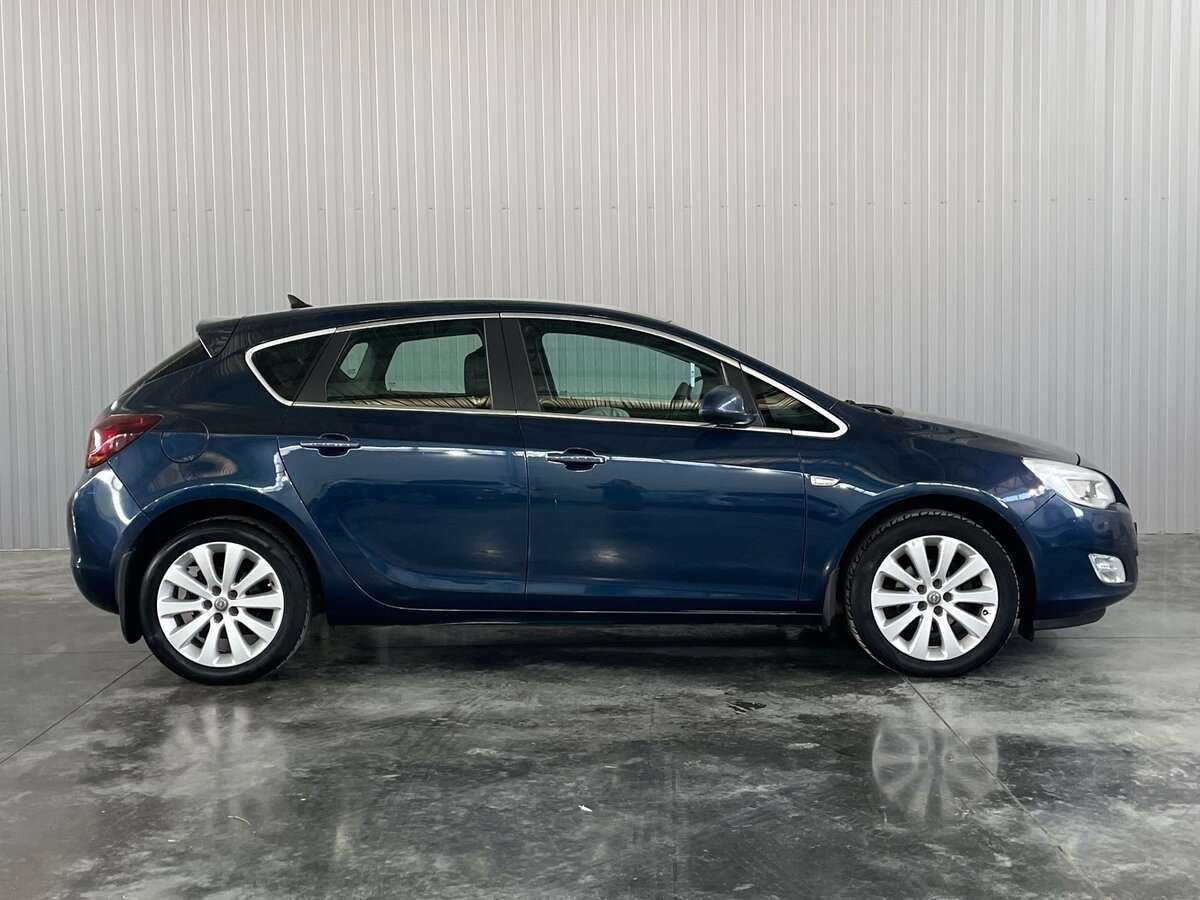 Opel Astra с пробегом — 2011 год. Фото: #3