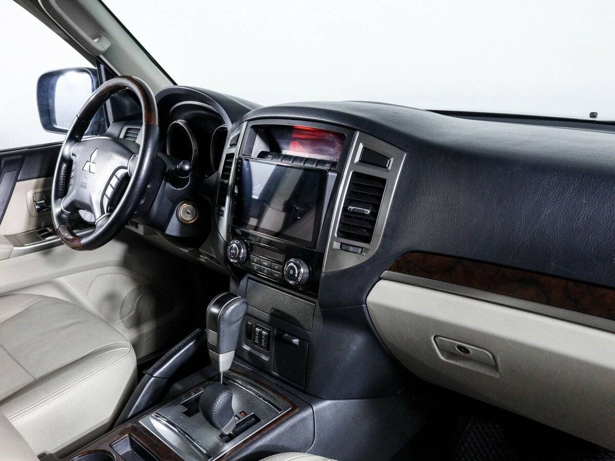 Mitsubishi Pajero с пробегом — 2017 год. Фото: #5