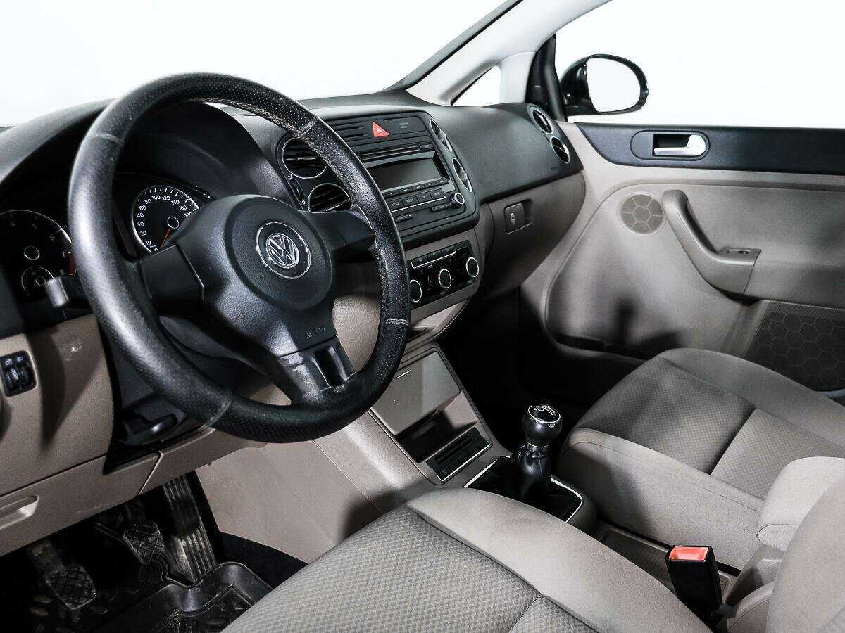 Volkswagen Golf Plus с пробегом — 2011 год. Фото: #8