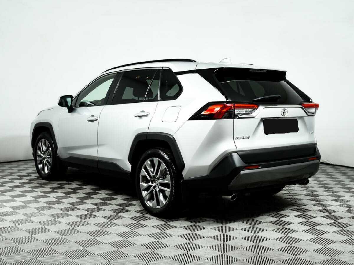 Toyota RAV4 с пробегом — 2020 год. Фото: #6