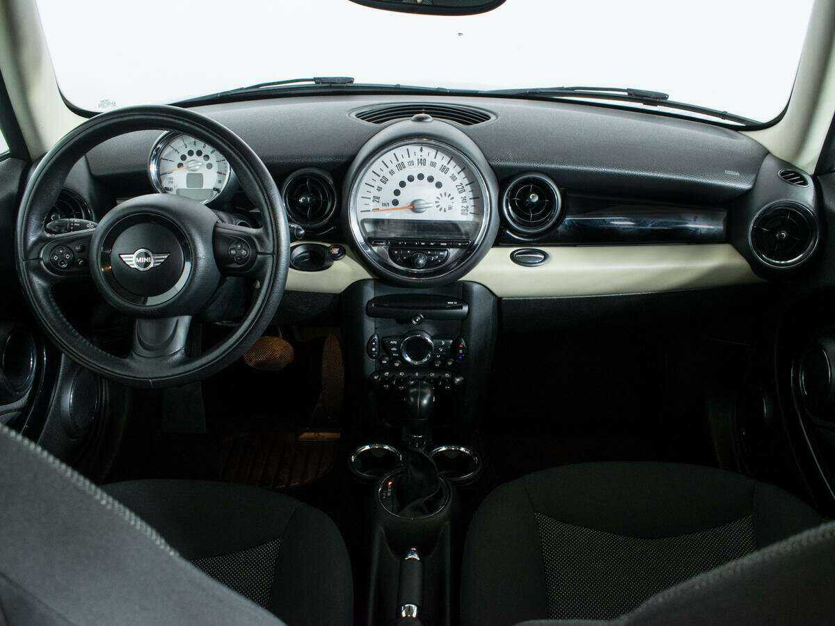 Mini Hatch с пробегом — 2013 год. Фото: #11