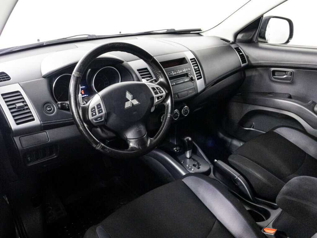 Mitsubishi Outlander с пробегом — 2011 год. Фото: #10