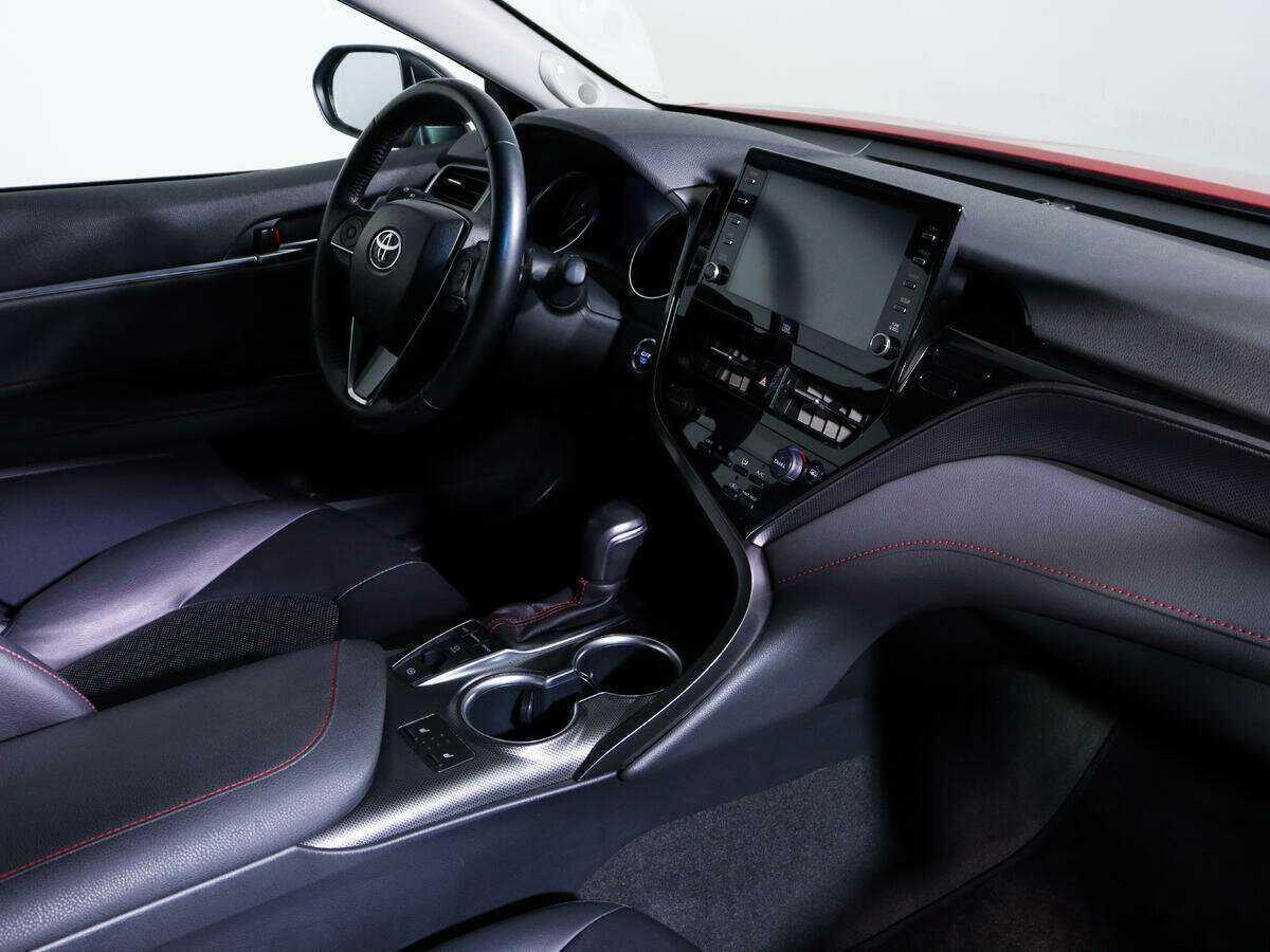 Toyota Camry с пробегом — 2021 год. Фото: #8
