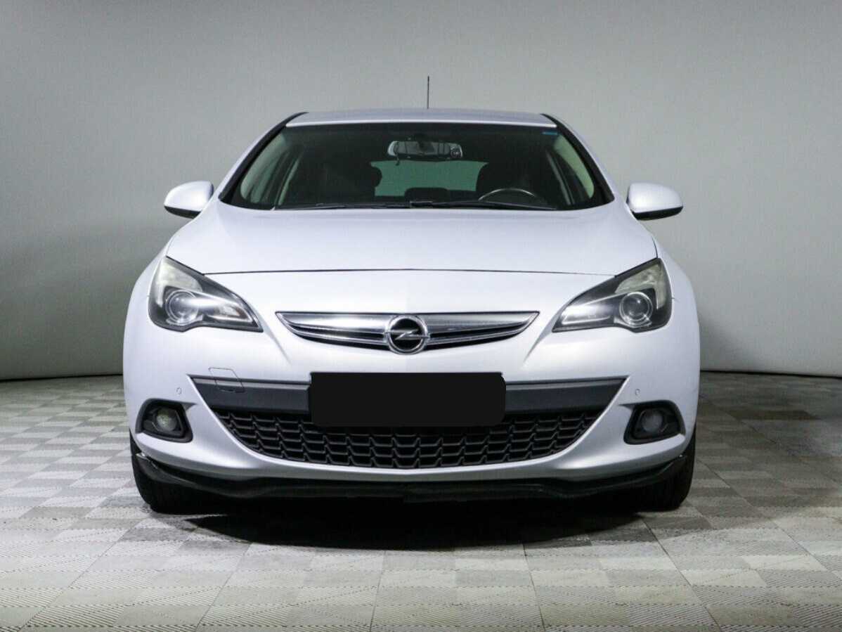 Opel Astra с пробегом — 2013 год. Фото: #1