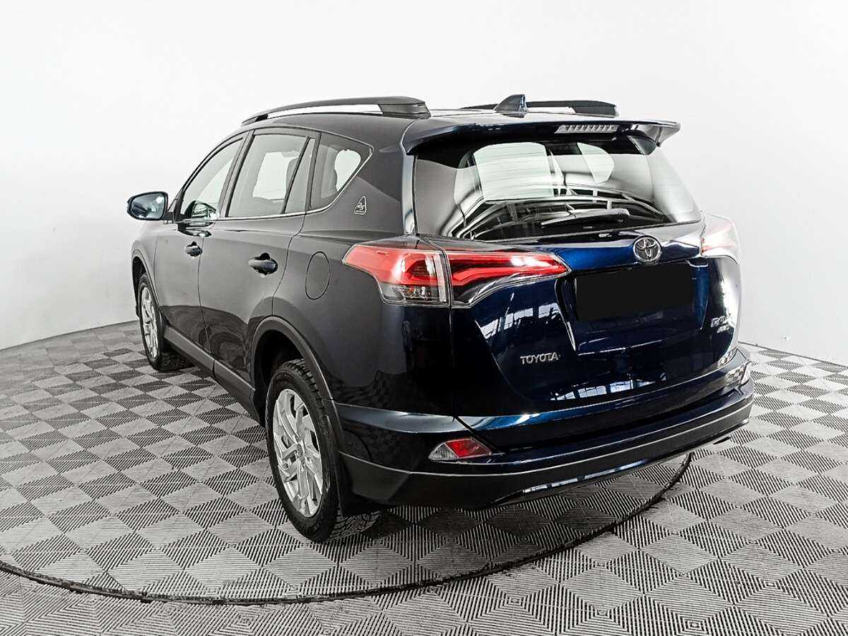 Toyota RAV4 с пробегом — 2019 год. Фото: #6