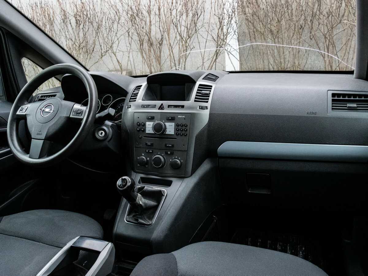 Opel Zafira с пробегом — 2007 год. Фото: #6