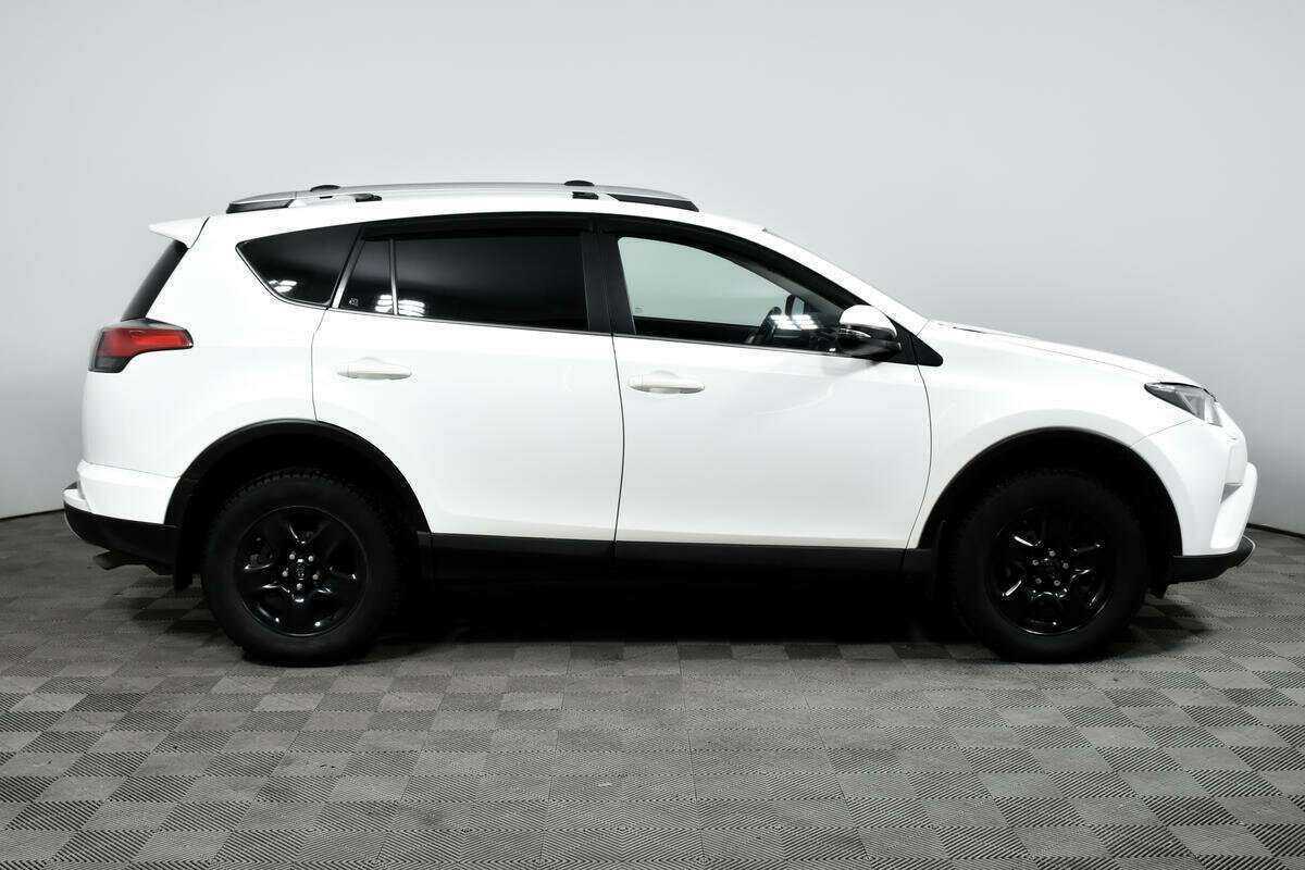 Toyota RAV4 с пробегом — 2018 год. Фото: #3