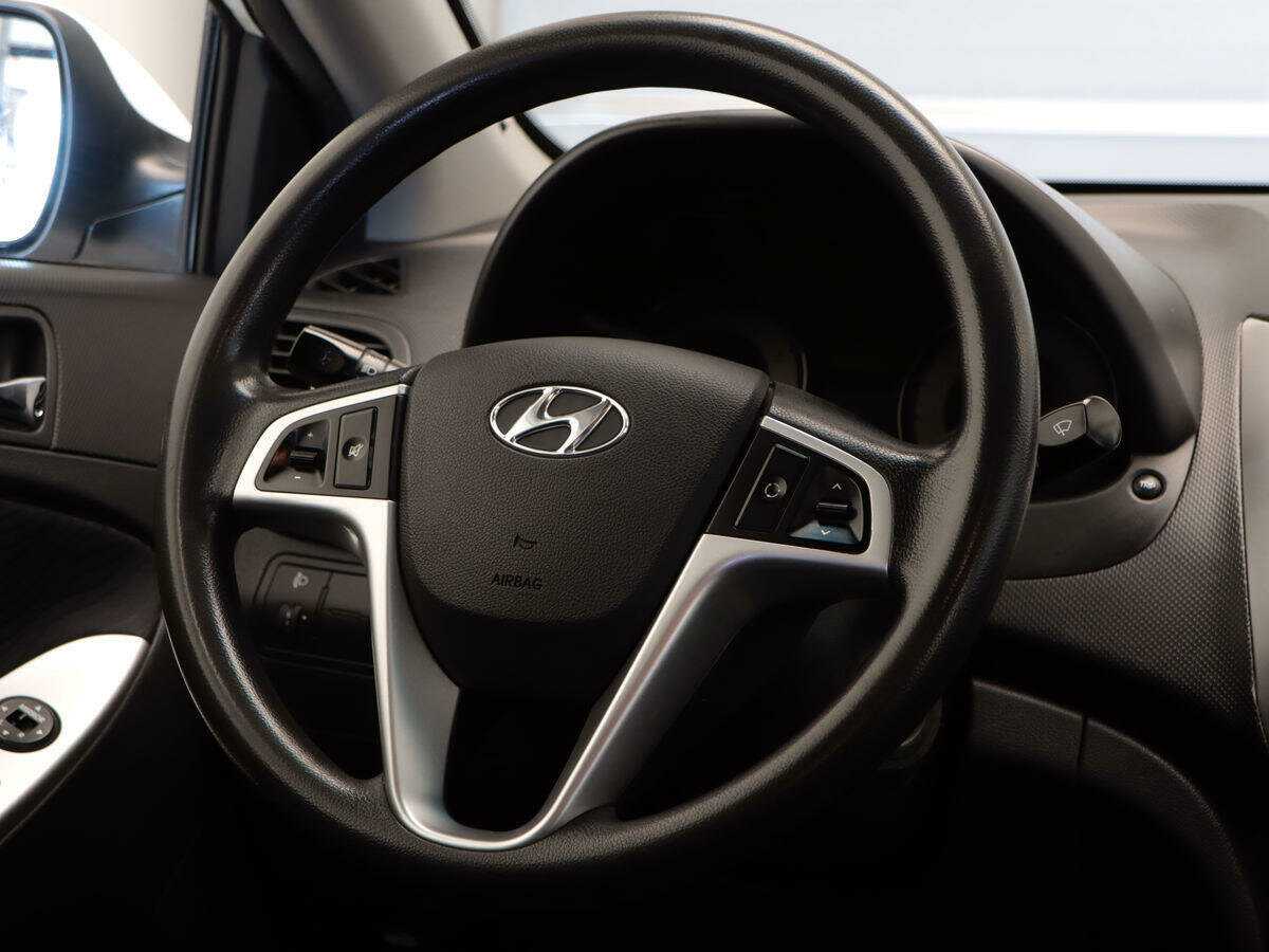 Hyundai Solaris с пробегом — 2013 год. Фото: #8