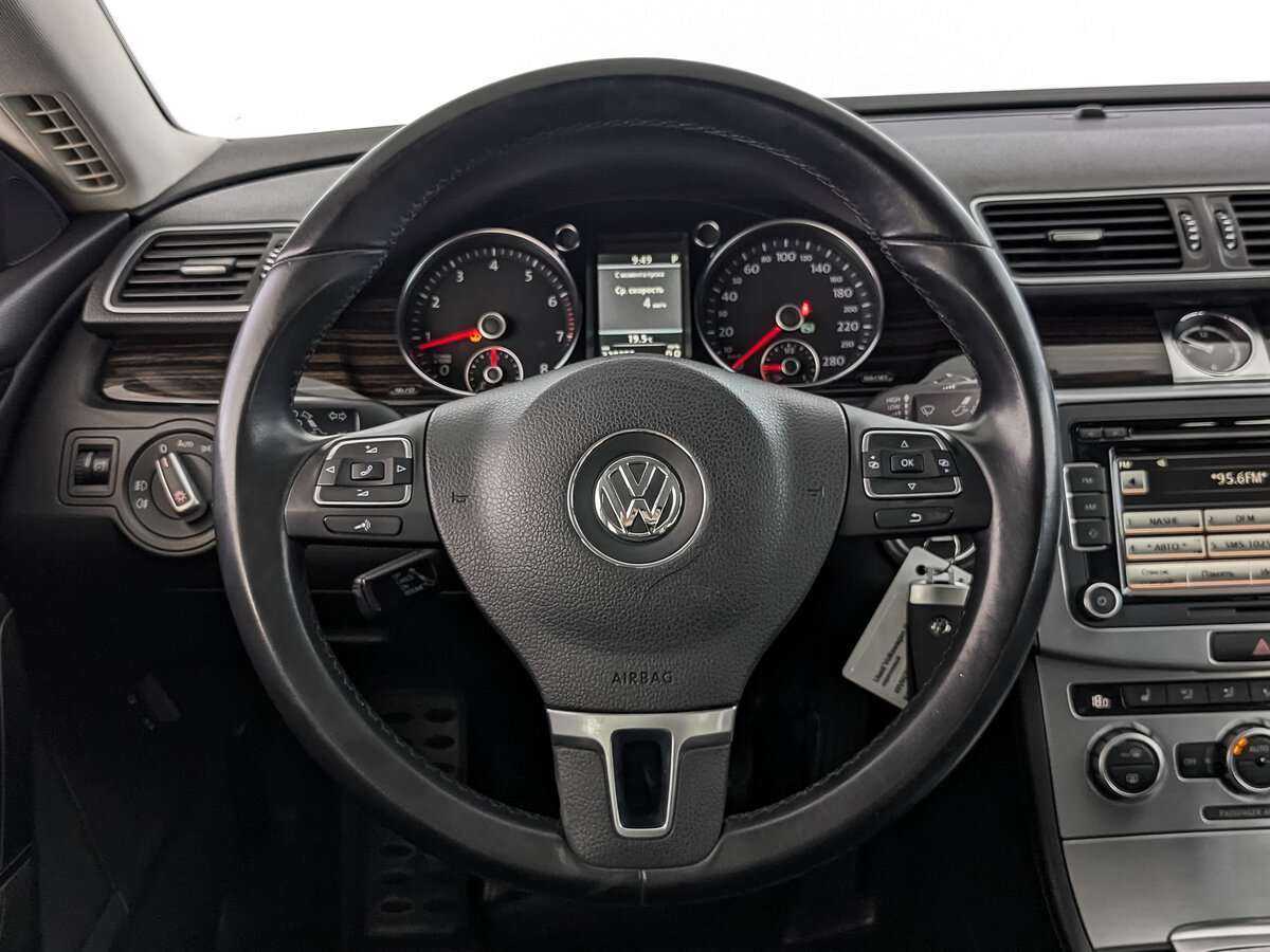Volkswagen Passat CC с пробегом — 2013 год. Фото: #19