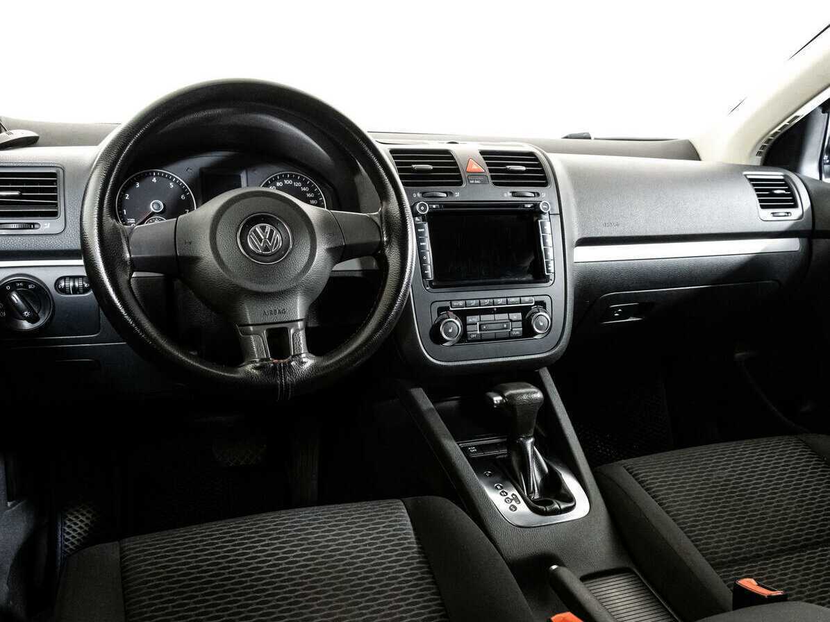 Volkswagen Jetta с пробегом — 2010 год. Фото: #8