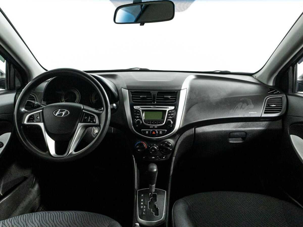 Hyundai Solaris с пробегом — 2011 год. Фото: #12