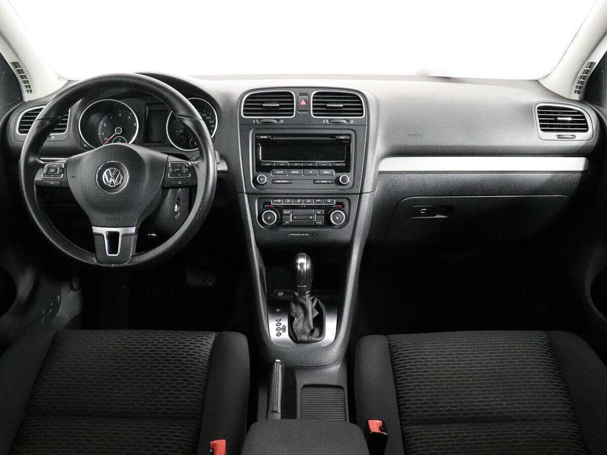 Volkswagen Golf с пробегом — 2011 год. Фото: #10