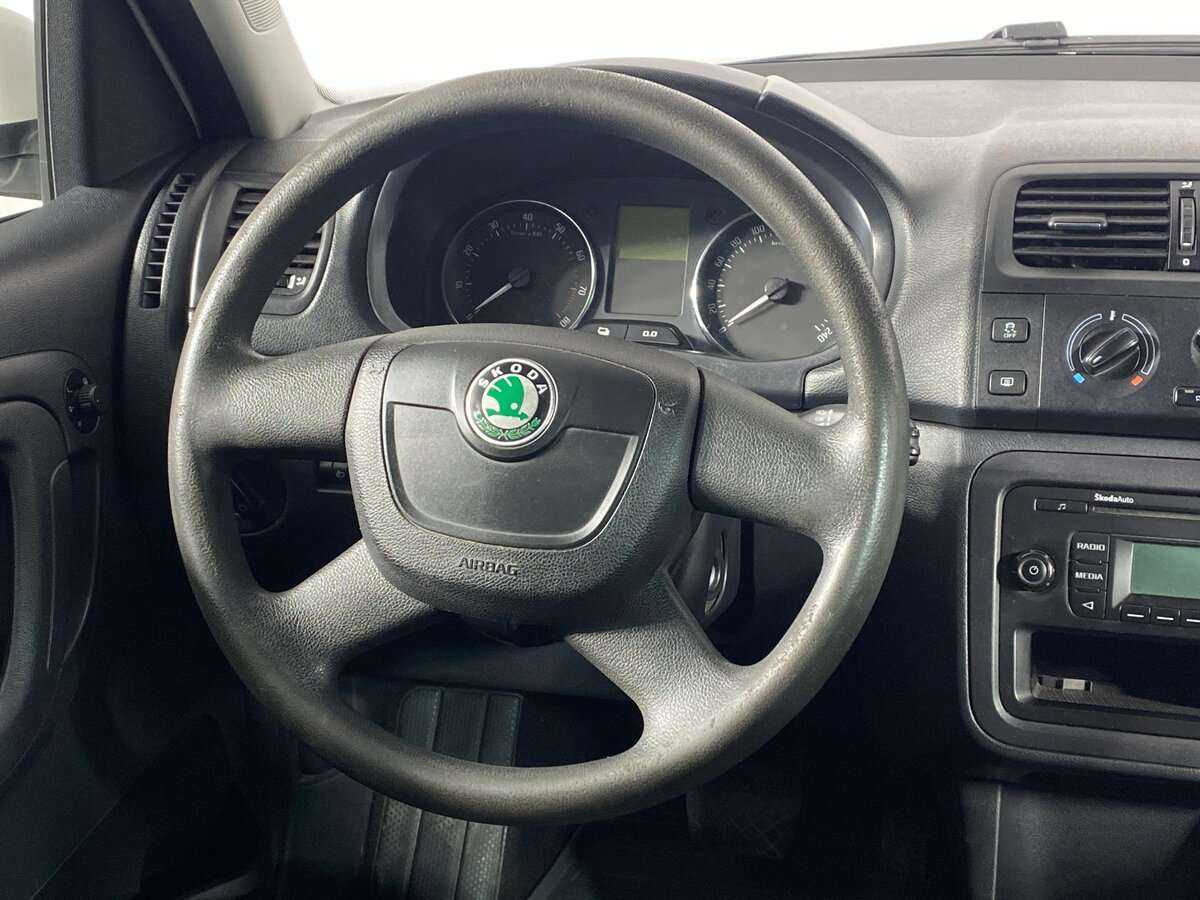 Skoda Roomster с пробегом — 2011 год. Фото: #11