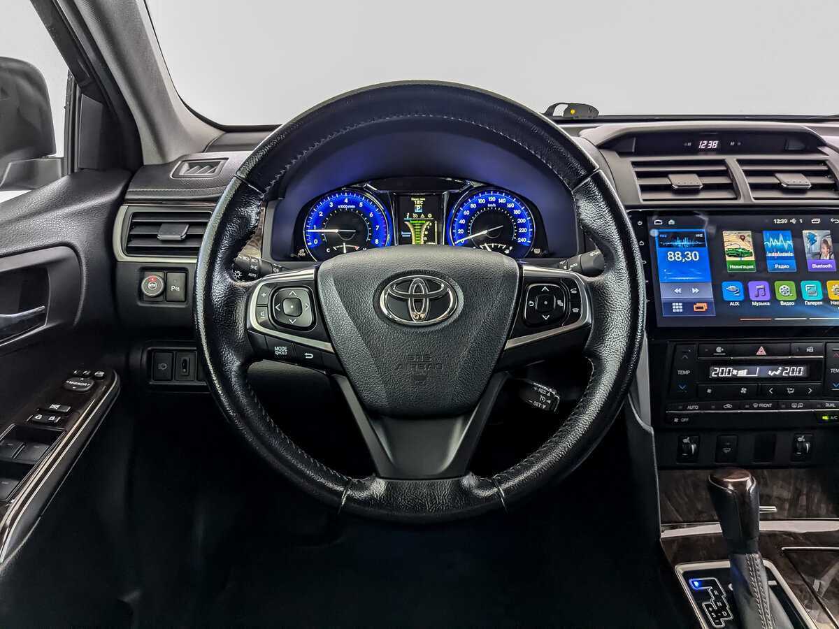 Toyota Camry с пробегом — 2016 год. Фото: #17