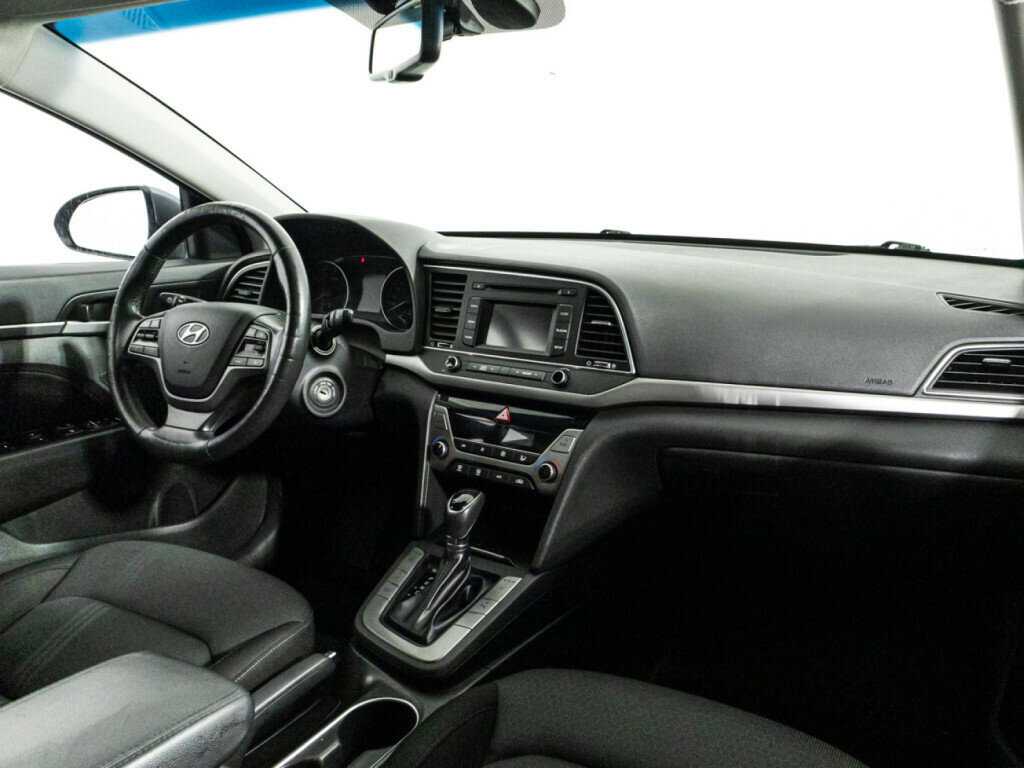 Hyundai Elantra с пробегом — 2018 год. Фото: #8