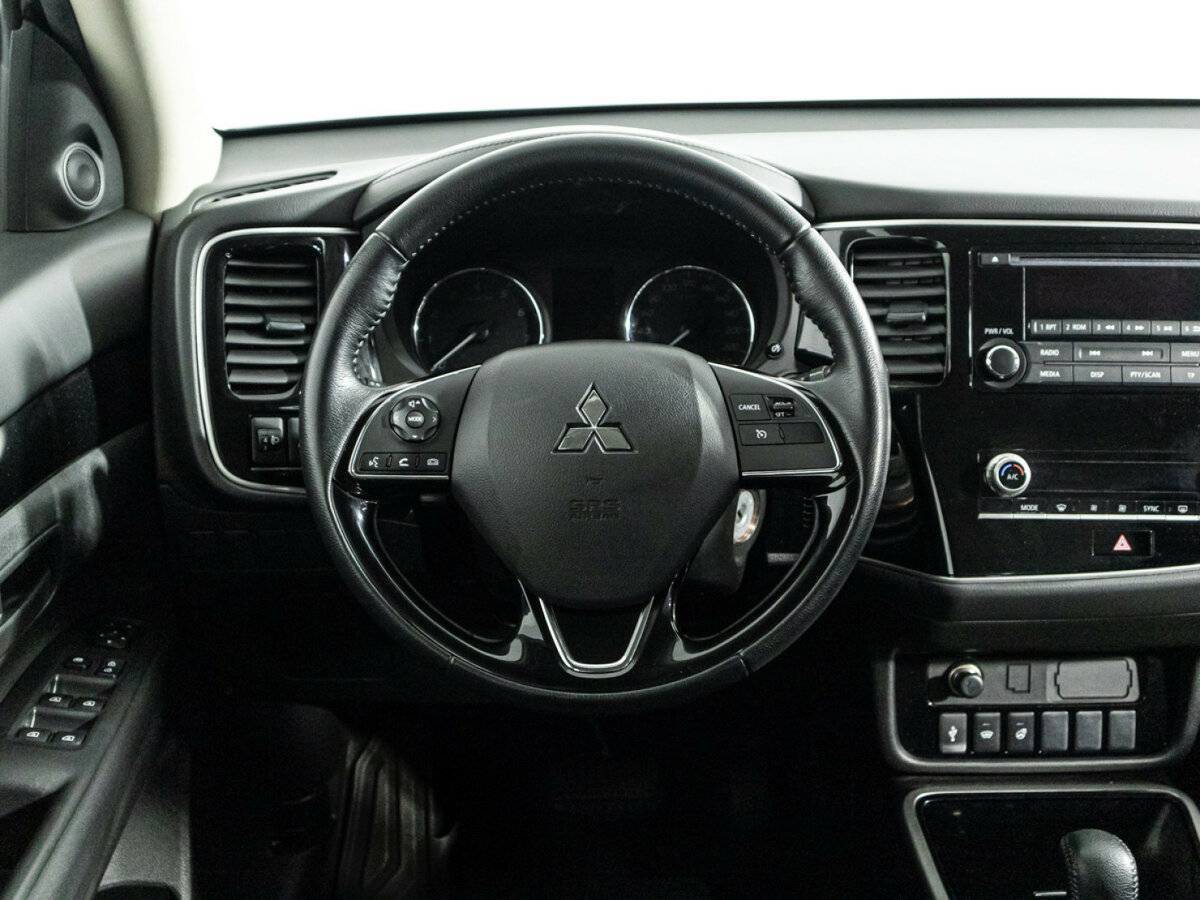 Mitsubishi Outlander с пробегом — 2022 год. Фото: #17