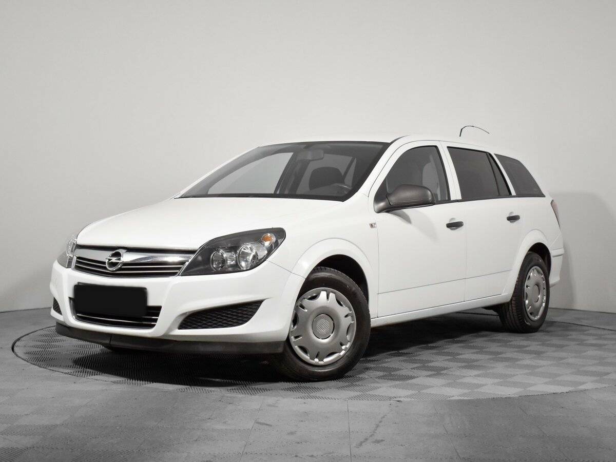 Opel Astra с пробегом — 2013 год. Фото: #0