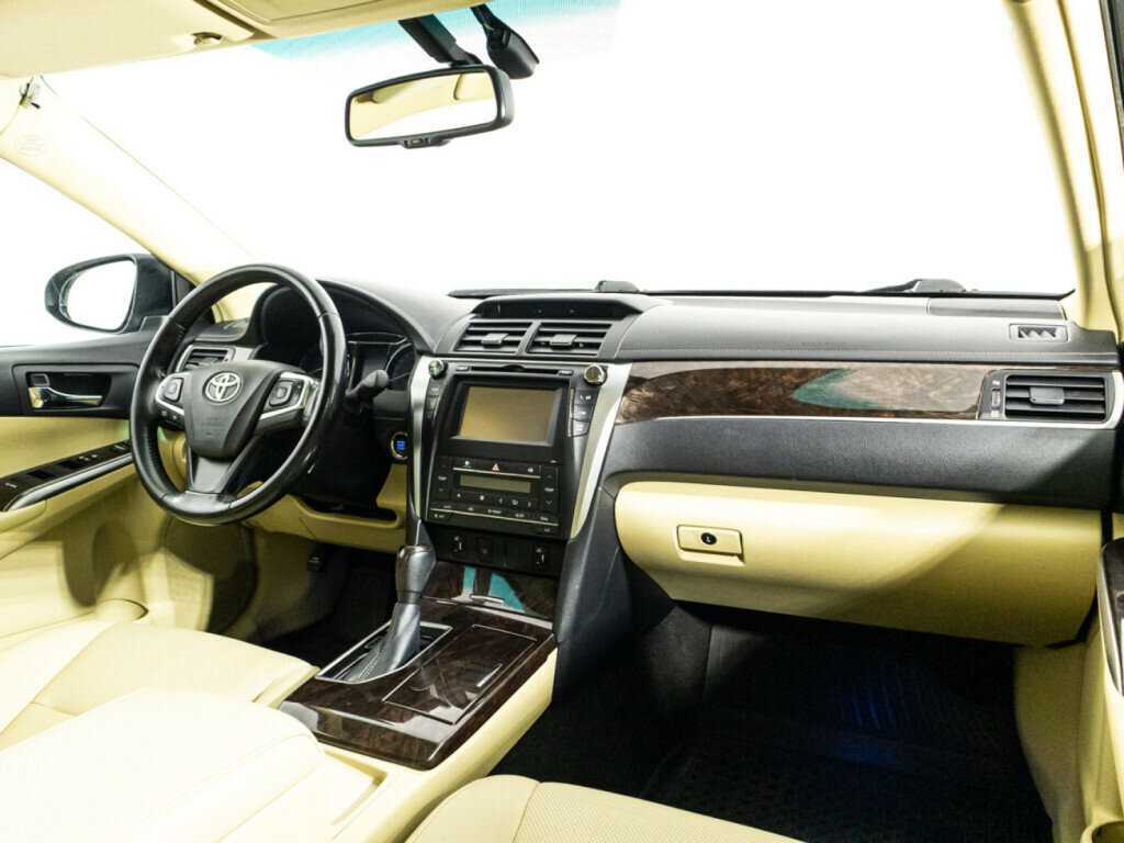 Toyota Camry с пробегом — 2017 год. Фото: #7