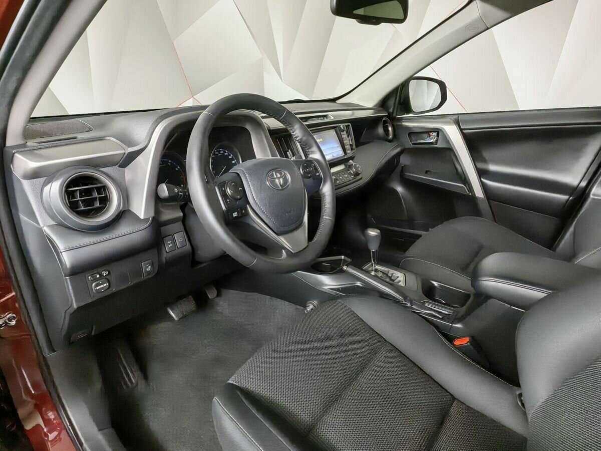 Toyota RAV4 с пробегом — 2018 год. Фото: #13
