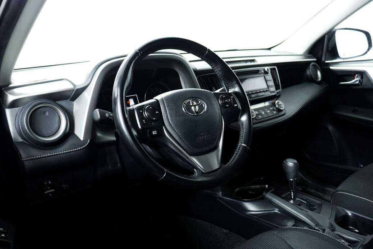 Toyota RAV4 с пробегом — 2019 год. Фото: #11