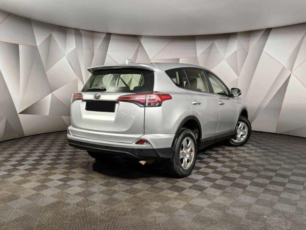 Toyota RAV4 с пробегом — 2016 год. Фото: #1