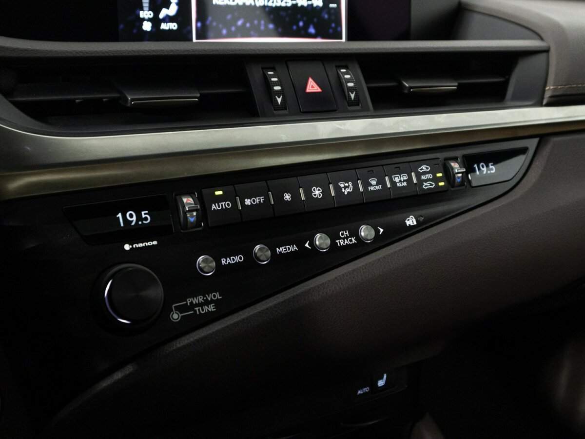 Lexus ES с пробегом — 2019 год. Фото: #21