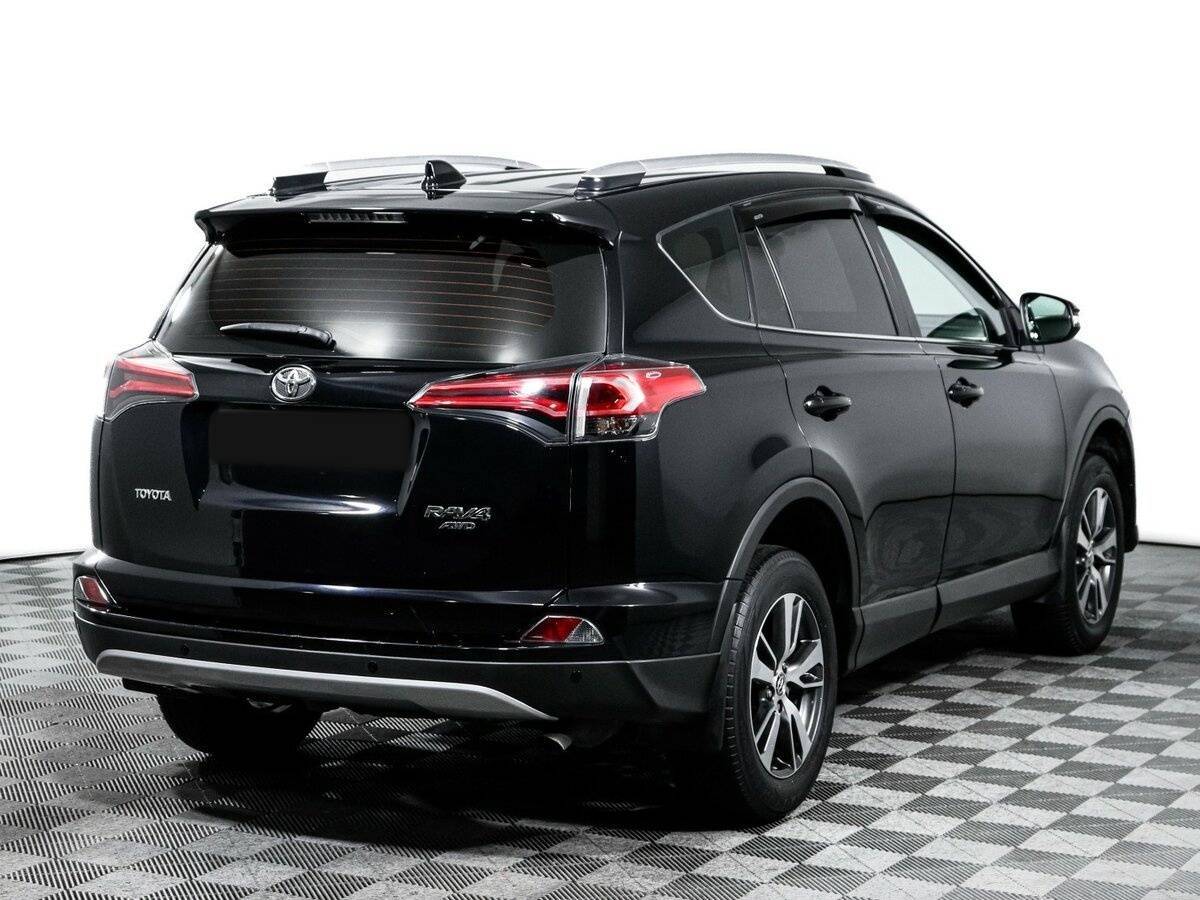 Toyota RAV4 с пробегом — 2017 год. Фото: #4