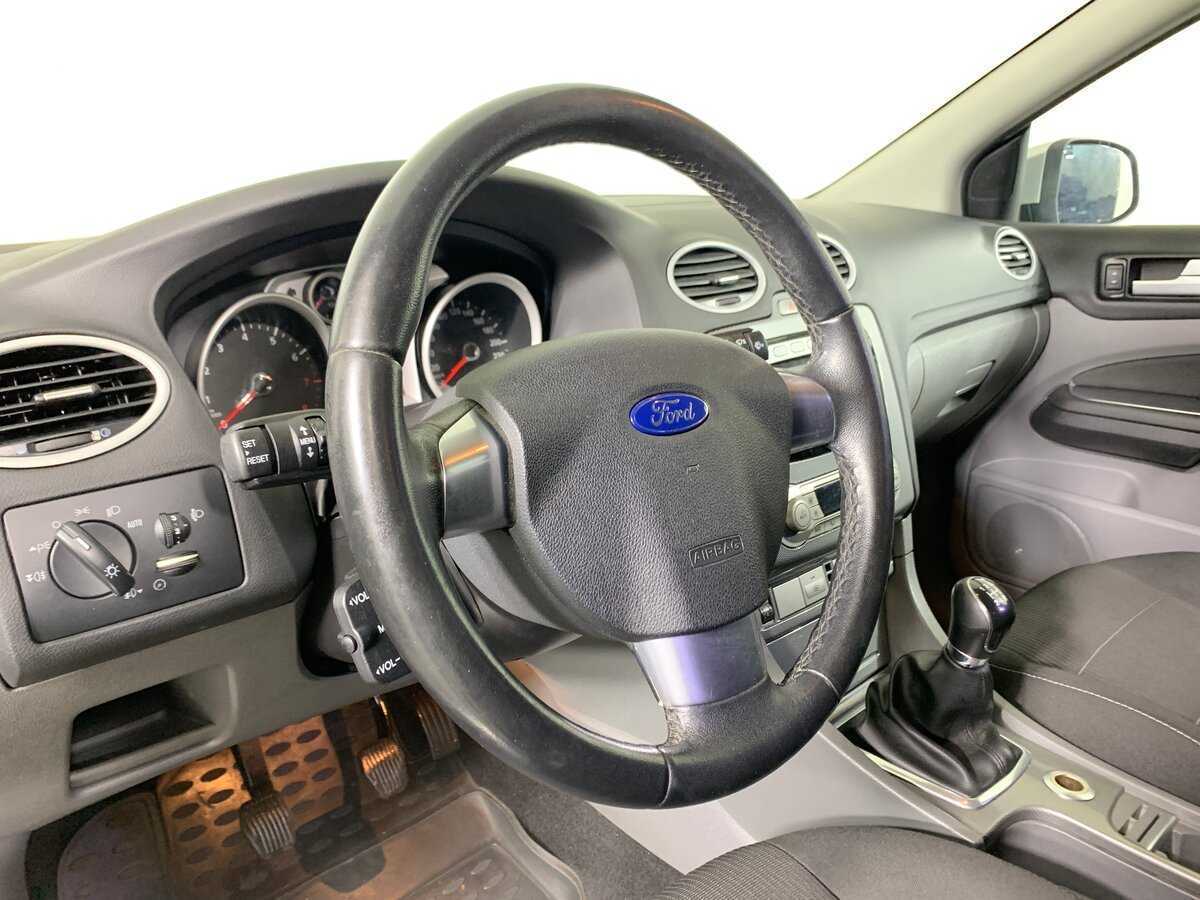 Ford Focus с пробегом — 2011 год. Фото: #10
