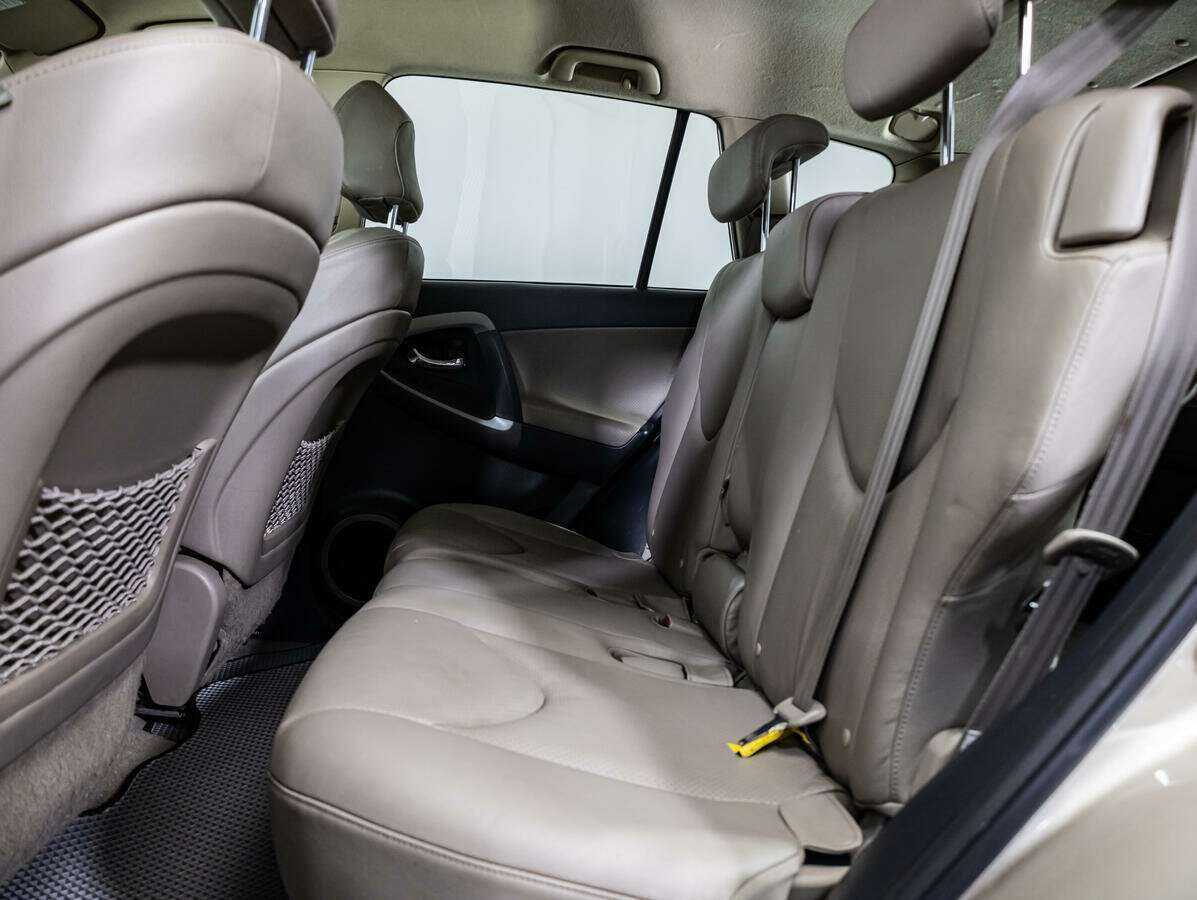 Toyota RAV4 с пробегом — 2007 год. Фото: #9