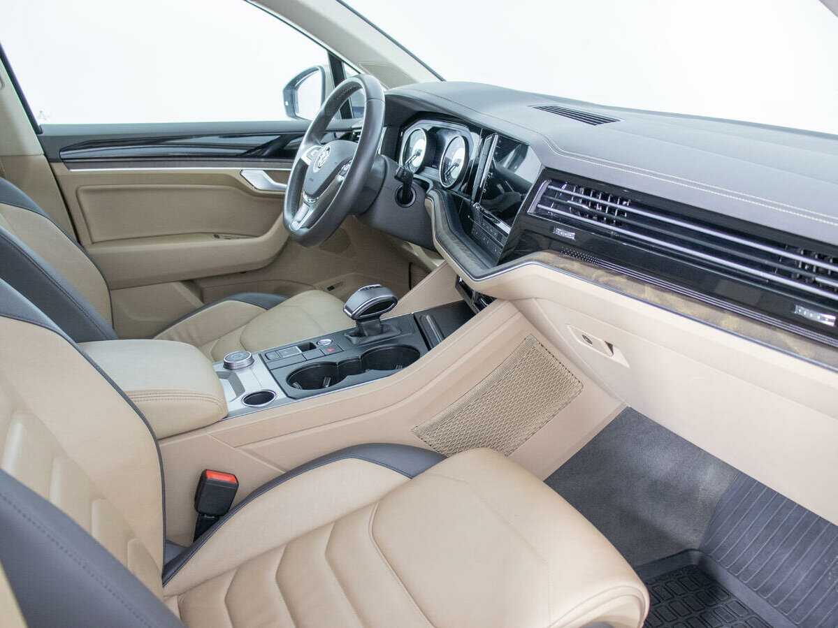 Volkswagen Touareg с пробегом — 2018 год. Фото: #8