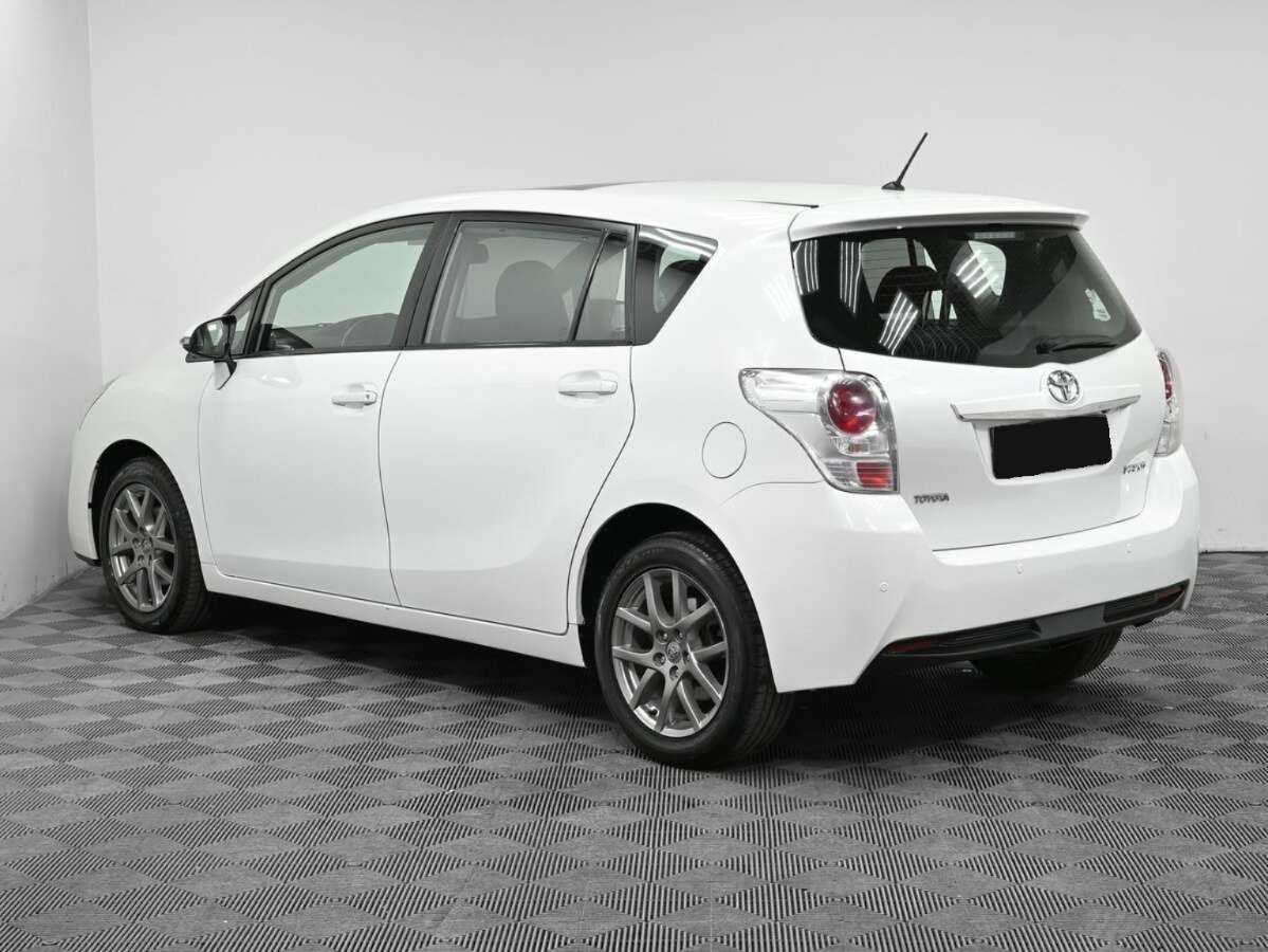 Toyota Verso с пробегом — 2015 год. Фото: #3