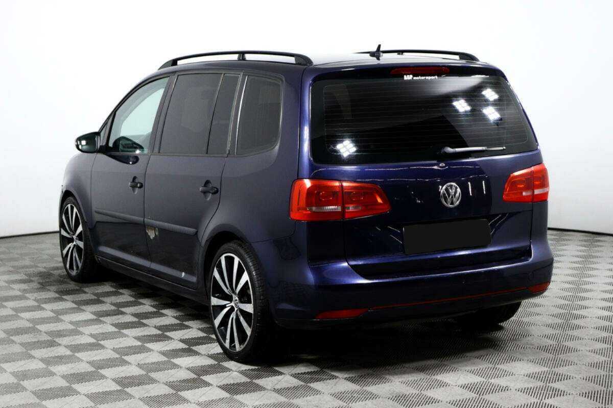 Volkswagen Touran с пробегом — 2012 год. Фото: #6