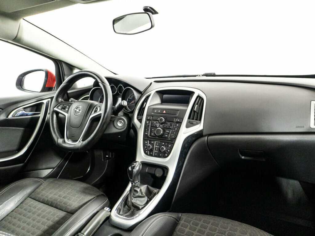 Opel Astra с пробегом — 2012 год. Фото: #8