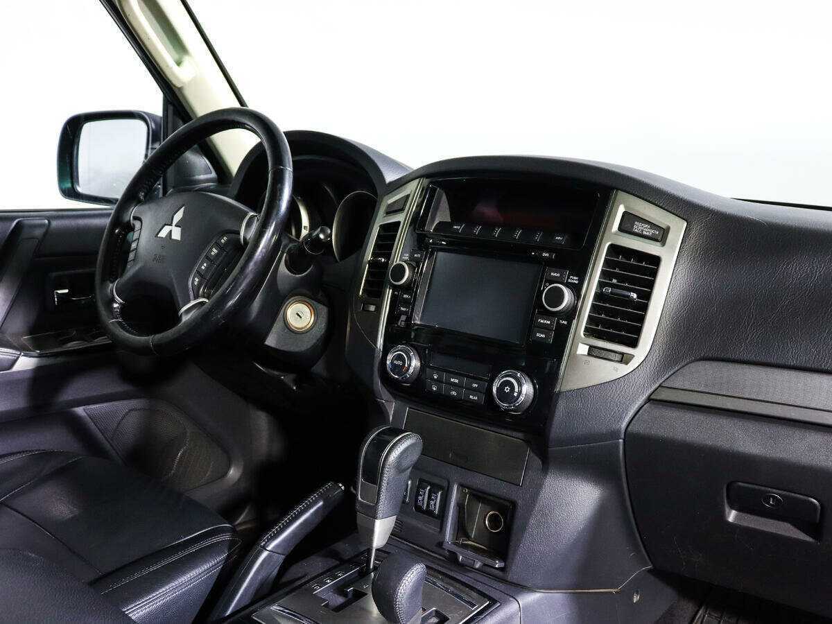 Mitsubishi Pajero с пробегом — 2014 год. Фото: #6