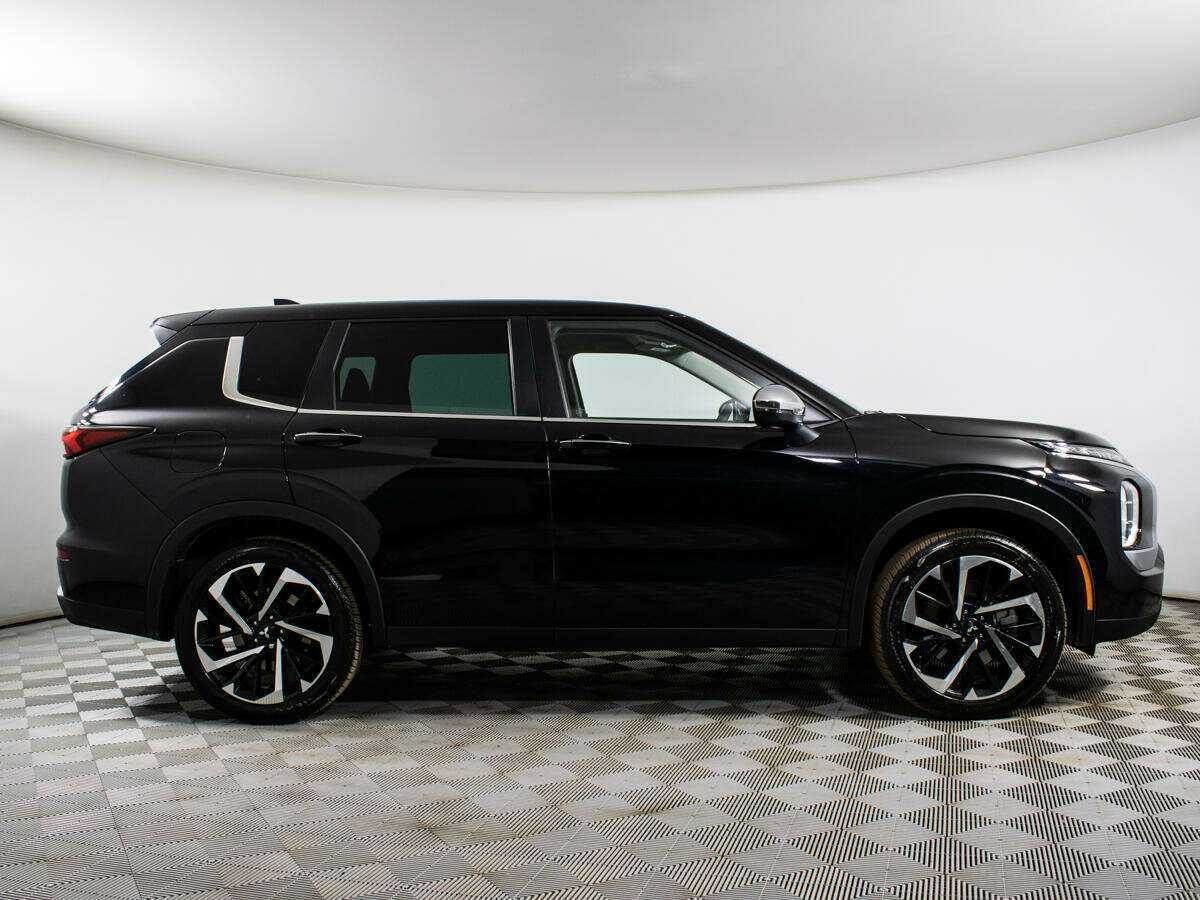 Mitsubishi Outlander с пробегом — 2022 год. Фото: #3